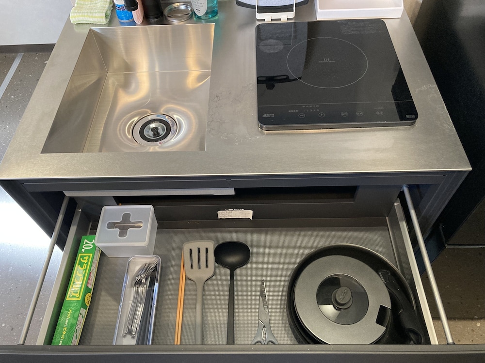 ダブルルーム 専用キッチン1 | クリスタルパーク久松