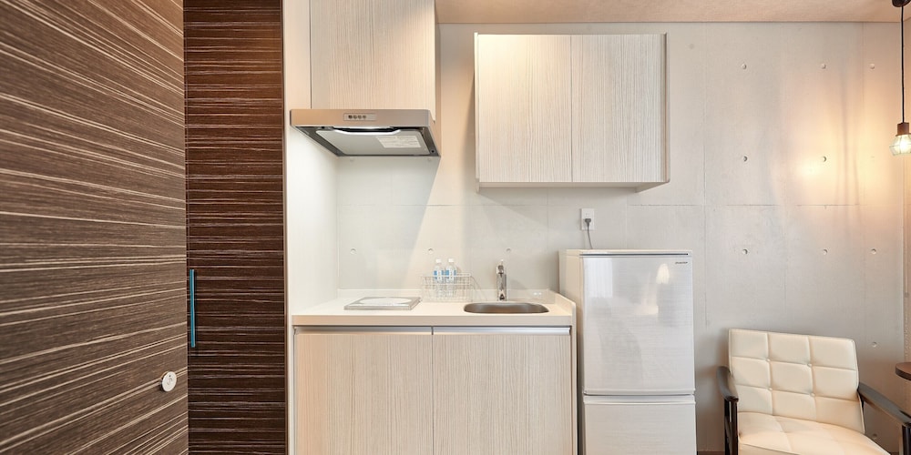 ベーシック ツインルーム ベッド (複数台) 専用キッチン2 | よみたんコンドホテル ND