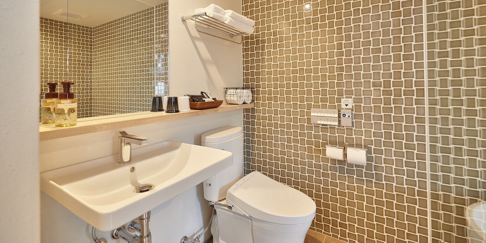 ベーシック ツインルーム ベッド (複数台) バスルーム4 | よみたんコンドホテル ND