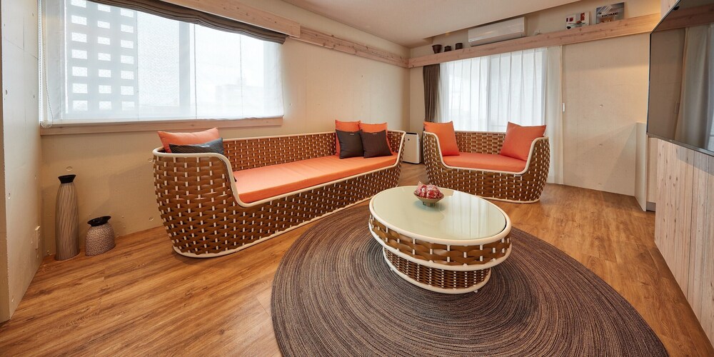 トリプルルーム ベッド (複数台) 客室3 | よみたんコンドホテル ND