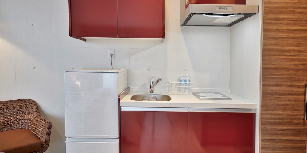 ベーシック ツインルーム ベッド (複数台) 専用キッチン1 | よみたんコンドホテル ND