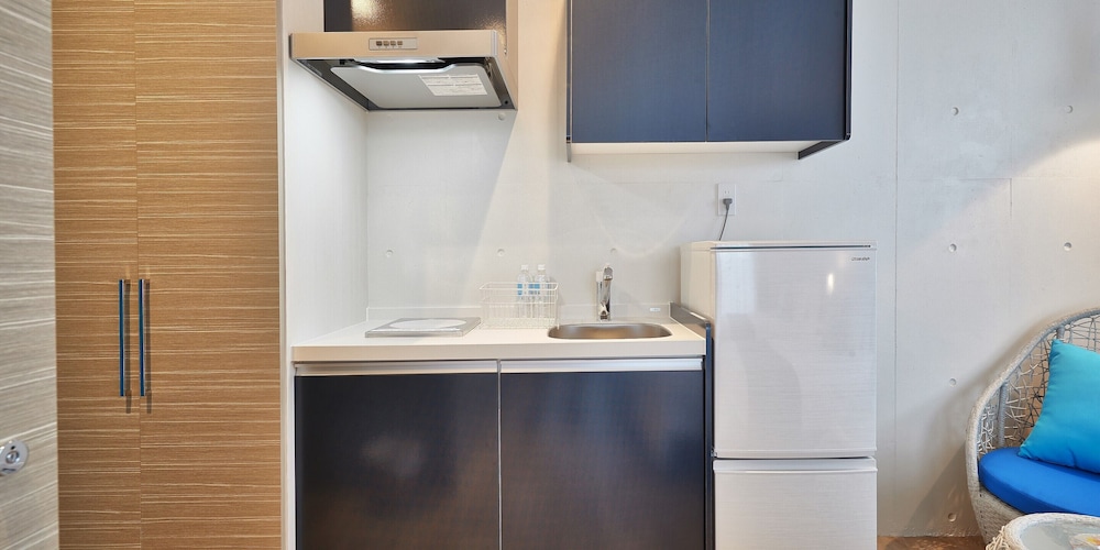 ベーシック ツインルーム ベッド (複数台) 客室2 | よみたんコンドホテル ND