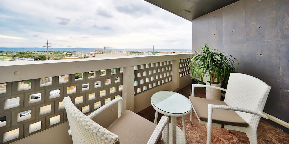 デラックス ツインルーム ベッド (複数台) ビーチ / オーシャン ビュー0 | よみたんコンドホテル ND