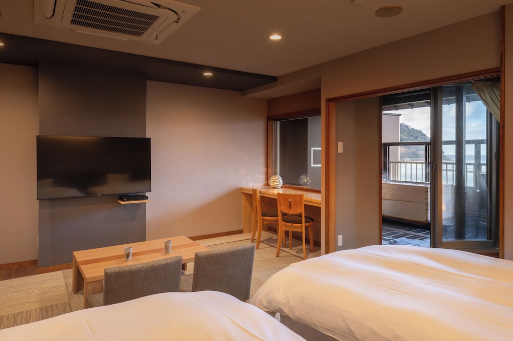 ベーシック 4 人部屋 禁煙 オーシャンビュー 客室1 | 宵待ちの宿 萩一輪