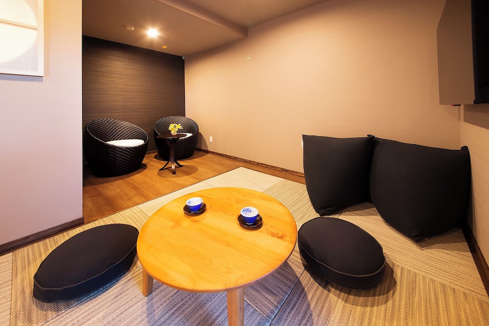 デザイン 4 人部屋 禁煙 客室1 | 宵待ちの宿 萩一輪