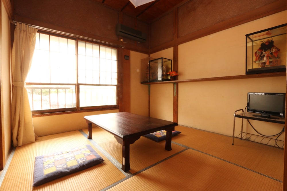 和室 ６畳 客室1 | 聖山荘