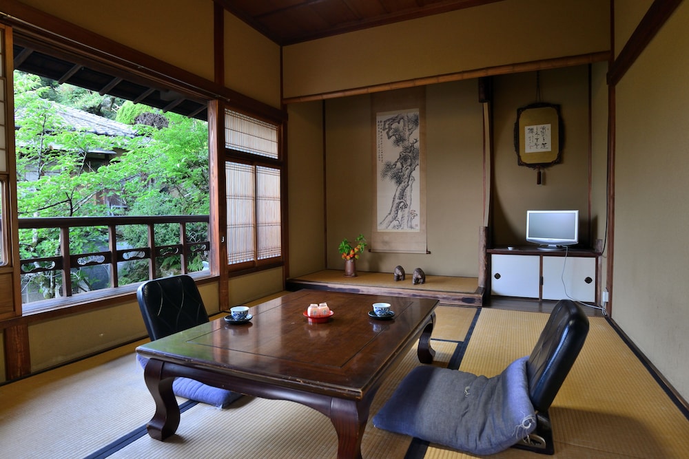 客室1 | 備後屋