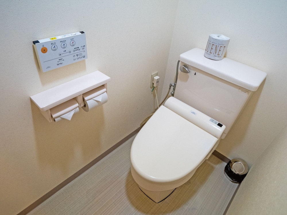和室6畳(広縁,トイレ,洗面所付き,床の間無し) 禁煙 バスルーム0 | 紀伊見荘