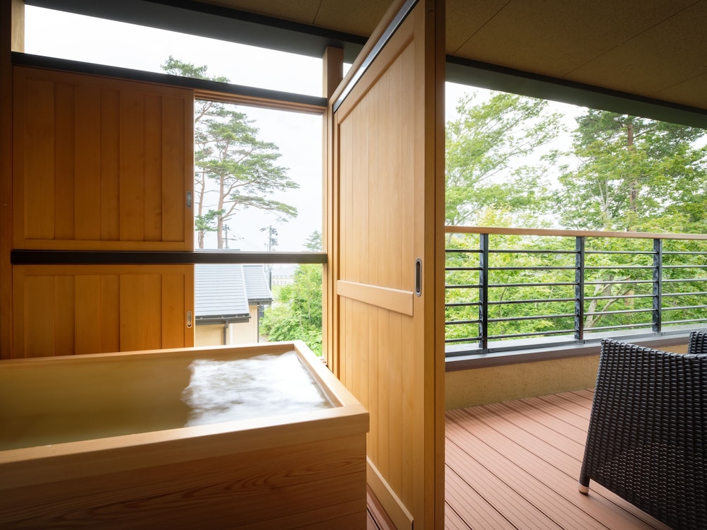 天望棟 次郎の庵 1階 (14畳) 露天風呂付モダン和洋室 部屋からの景観0 | 渚亭たろう庵