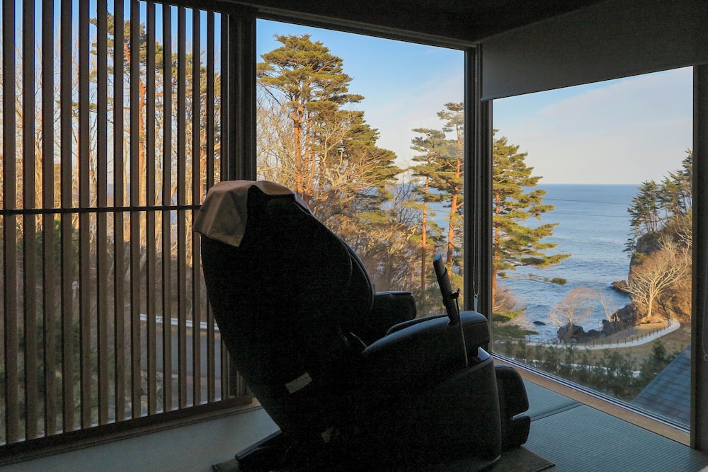 天望棟 絶景の次郎 2階 (20畳) 露天風呂付モダン和洋室 部屋からの景観0 | 渚亭たろう庵