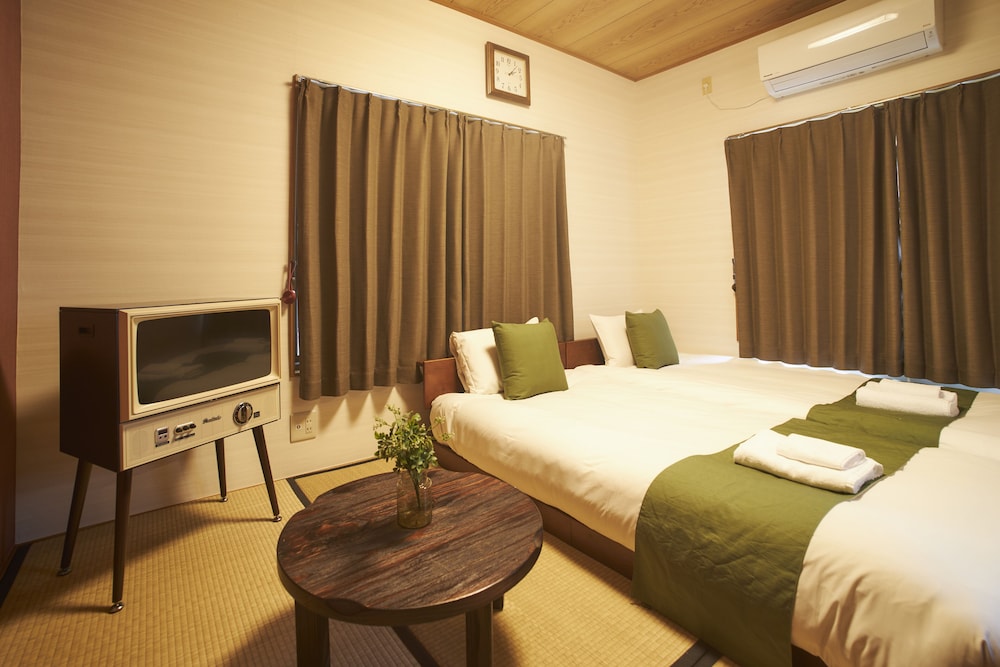 Apartment (Room 2, Room3) | 神楽坂 レトロなBARとホテル