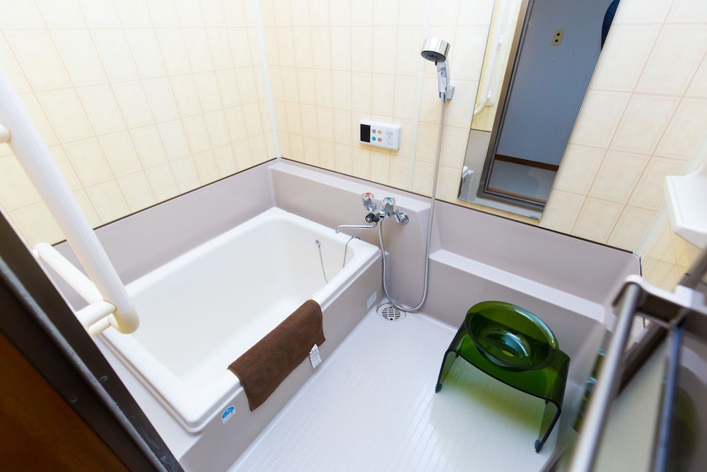 Private Vacation Home (Hanare) 深めの浴槽0 | 神楽坂 レトロなBARとホテル