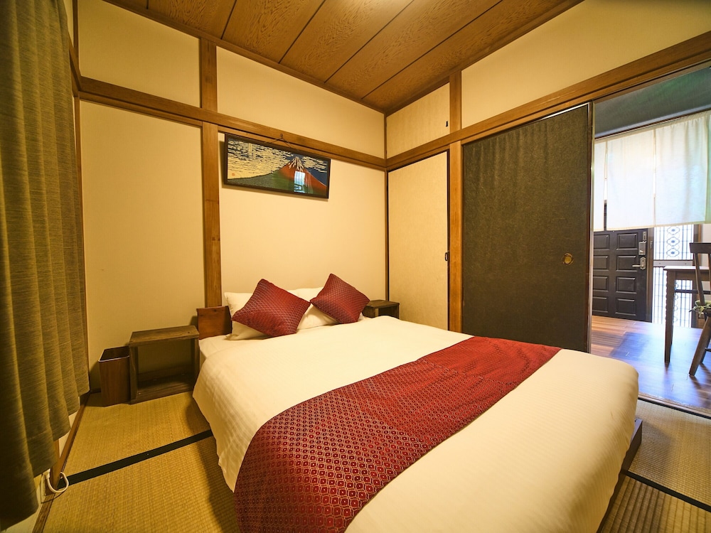 Apartment (Room 1) | 神楽坂 レトロなBARとホテル