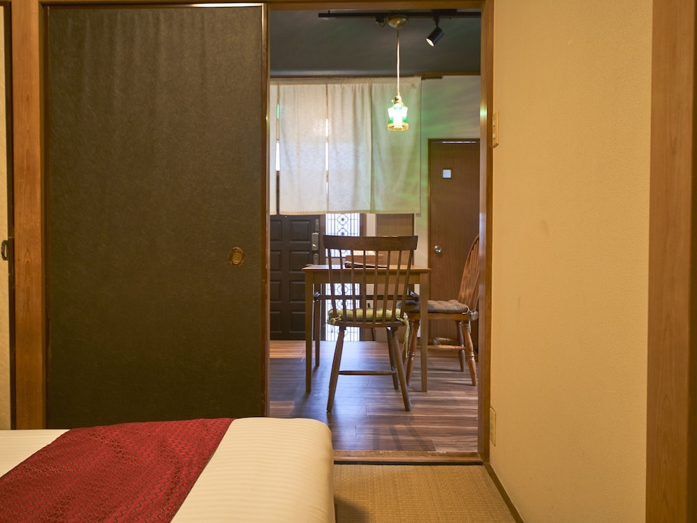 Apartment (Room 1) 客室3 | 神楽坂 レトロなBARとホテル
