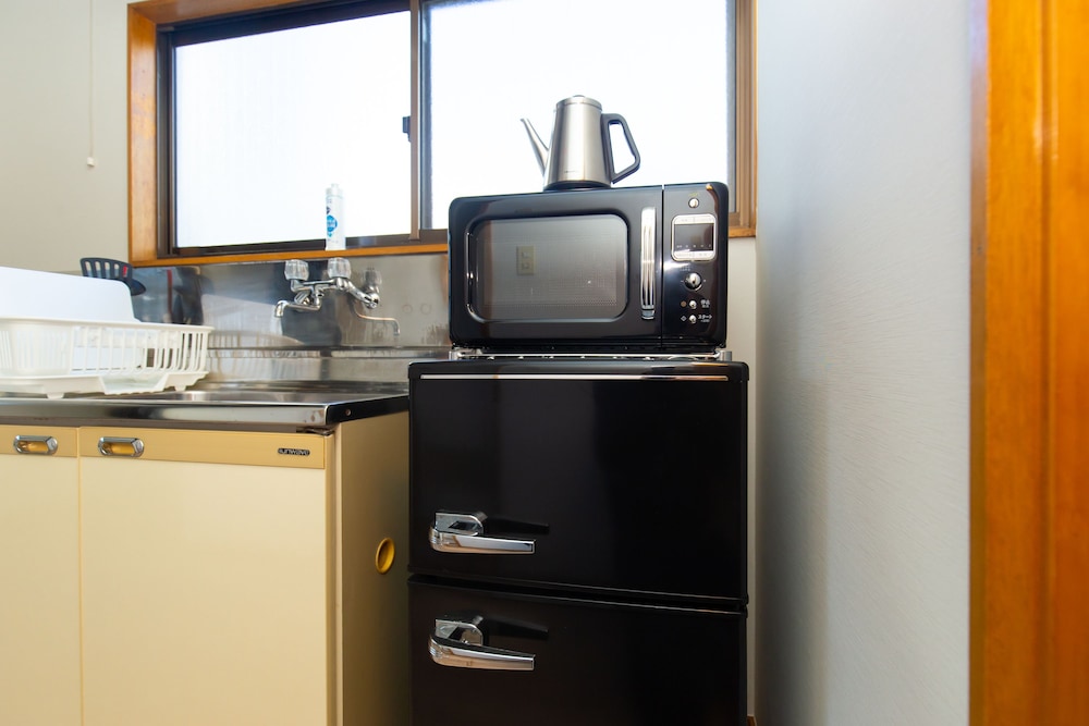 Apartment (Room 2, Room3) 小型冷蔵庫1 | 神楽坂 レトロなBARとホテル