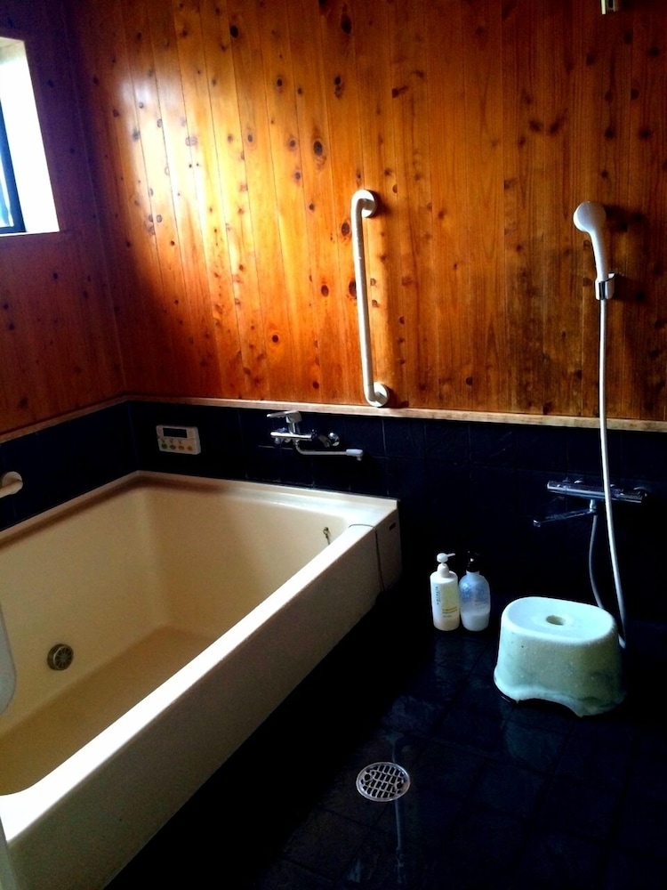 ベーシック ルーム カナルビュー 海側（3名様用）禁煙 バスルーム0 | ゲストハウス だるまや