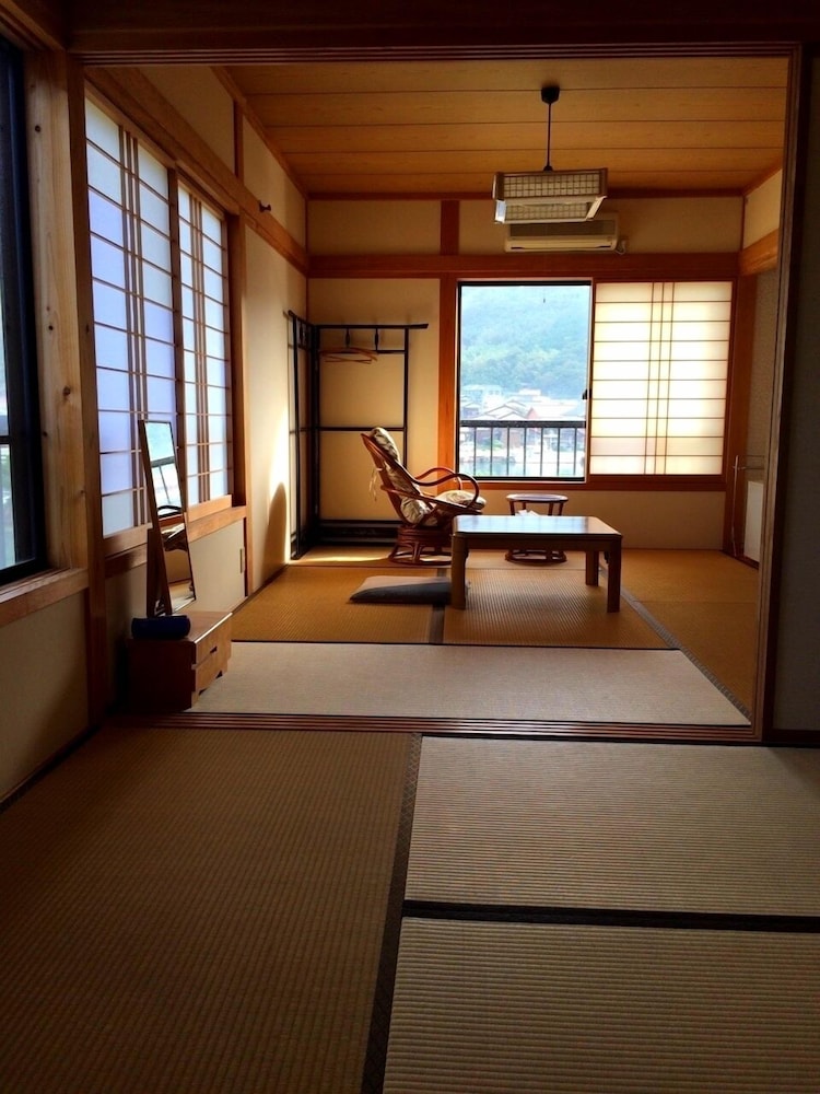 ベーシック ルーム カナルビュー 海側（3名様用）禁煙 | ゲストハウス だるまや