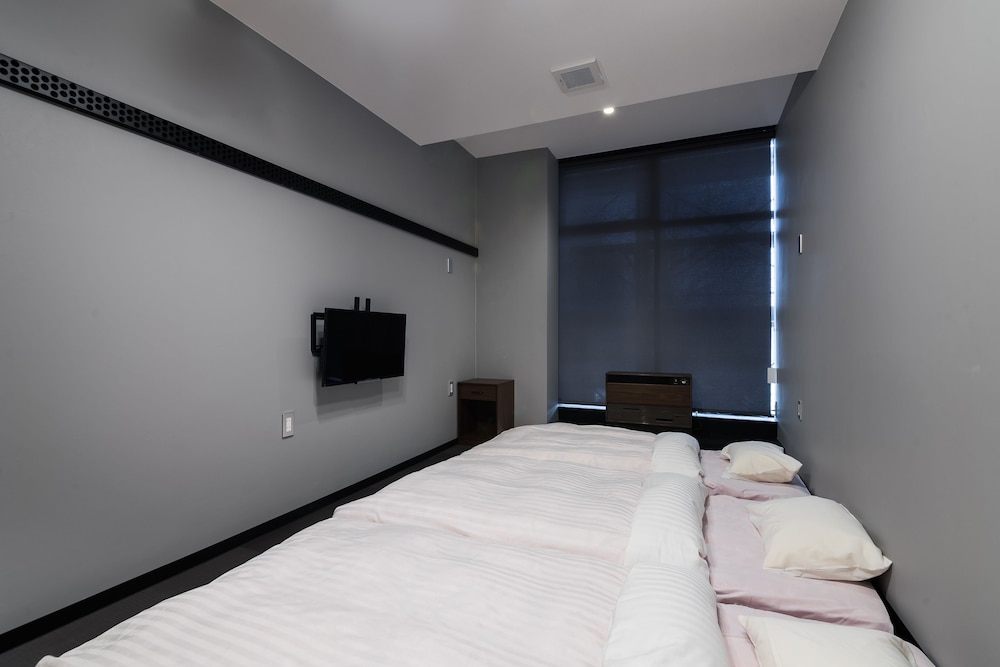 和室 共同バスルーム トリプル 禁煙 客室1 | Tabist THE GREEN ASAHIKAWA (グリーン旭川)