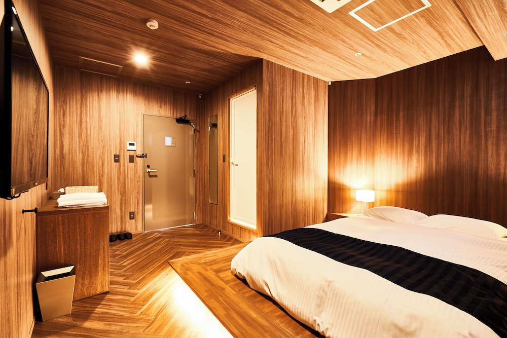 スーペリア ダブルルーム (バストイレ付) | アンドホステル本町イースト