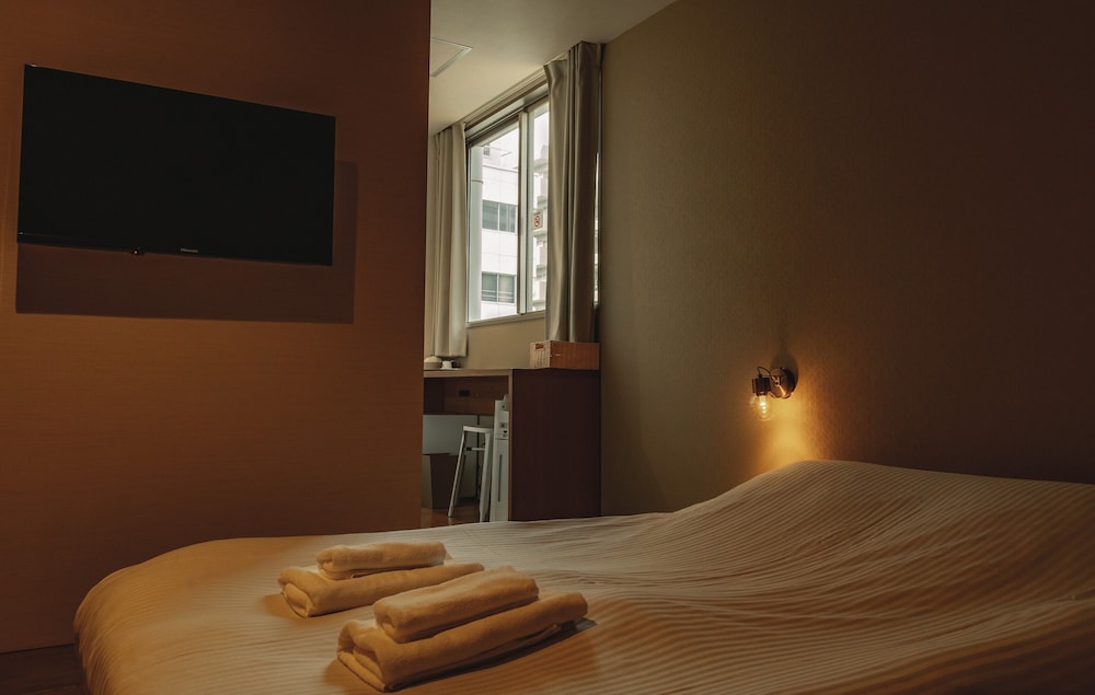 ダブルルーム (バストイレ付) 客室2 | アンドホステル本町イースト