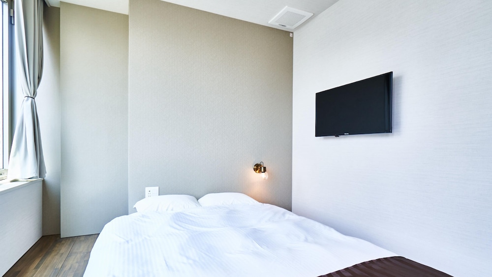 ダブルルーム 共用バスルーム | アンドホステル本町イースト