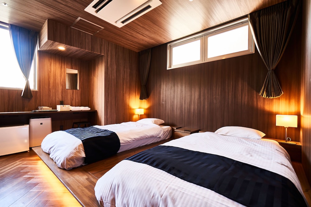 ツインルーム (バストイレ付) | アンドホステル本町イースト