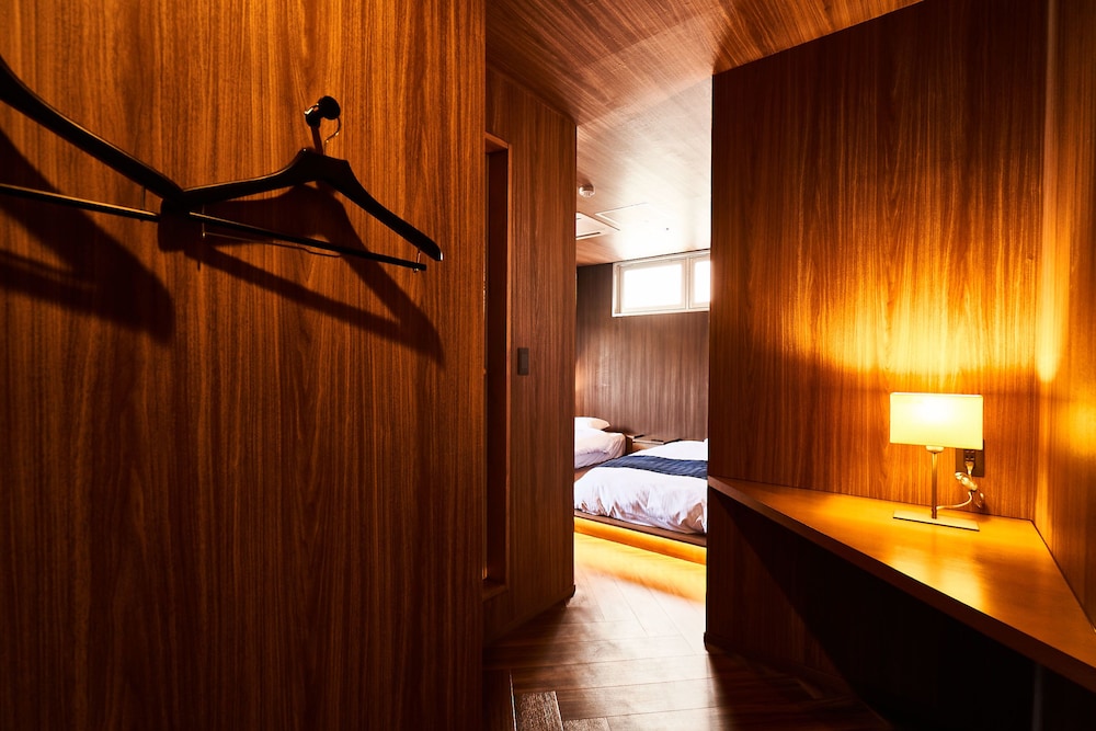 ツインルーム (バストイレ付) 客室2 | アンドホステル本町イースト