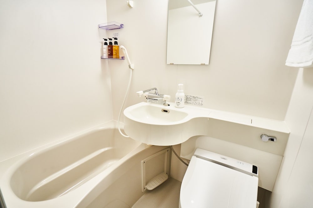 ダブルルーム (バストイレ付) バスルーム1 | アンドホステル本町イースト