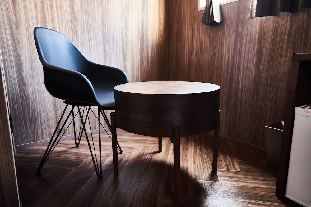 ツインルーム (バストイレ付) 客室1 | アンドホステル本町イースト