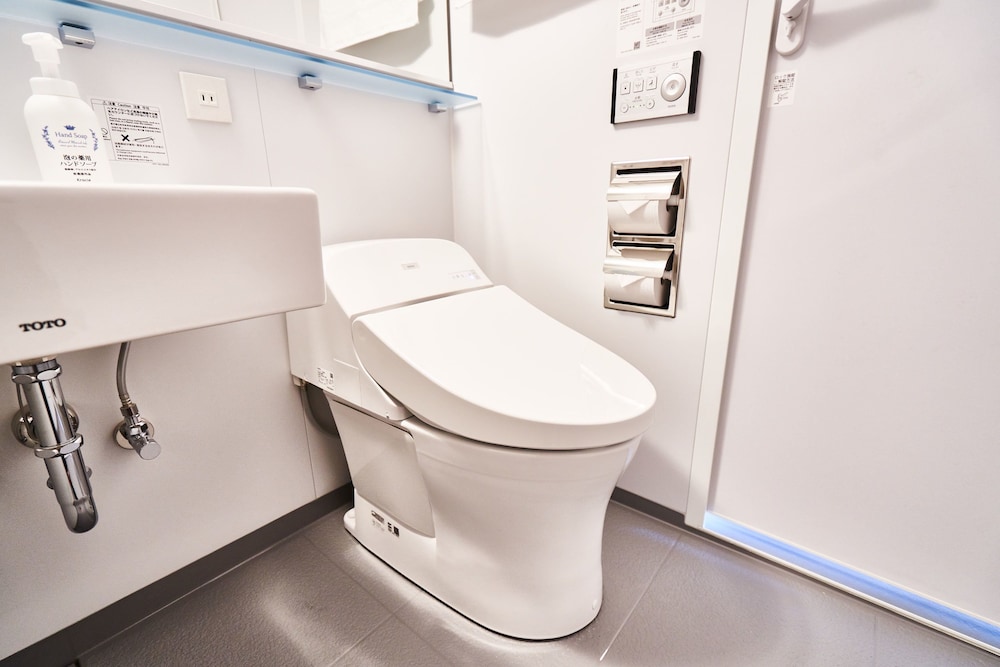 ダブルルーム (バストイレ付) バスルーム0 | アンドホステル本町イースト