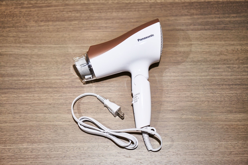 ダブルルーム 共用バスルーム 客室の設備とサービス0 | アンドホステル本町イースト