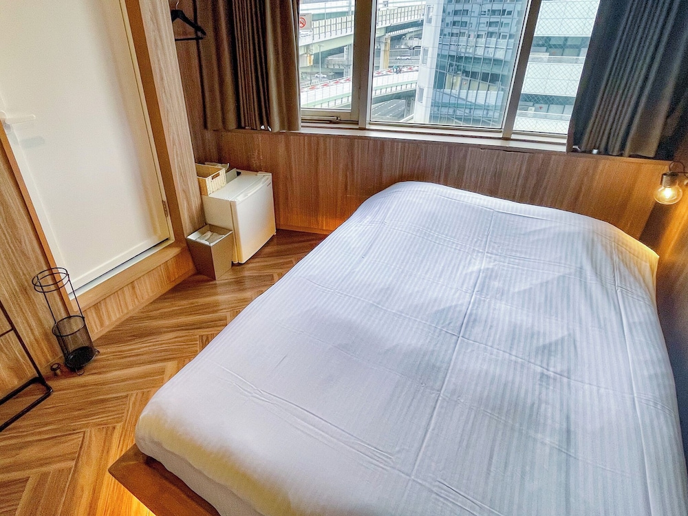 ダブルルーム (バストイレ付) | アンドホステル本町イースト