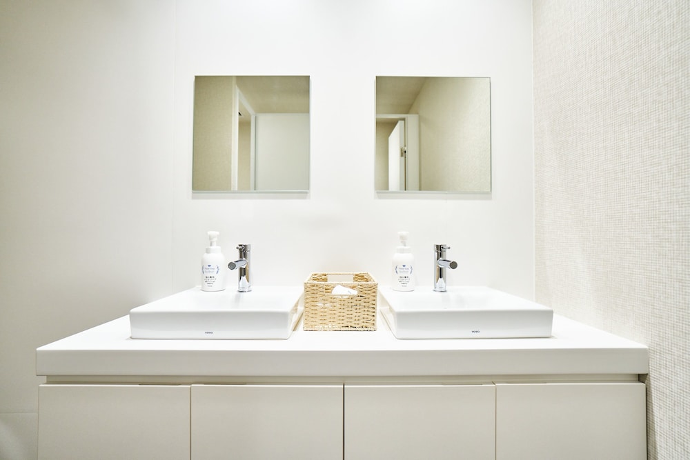 ダブルルーム 共用バスルーム 共用バスルーム0 | アンドホステル本町イースト