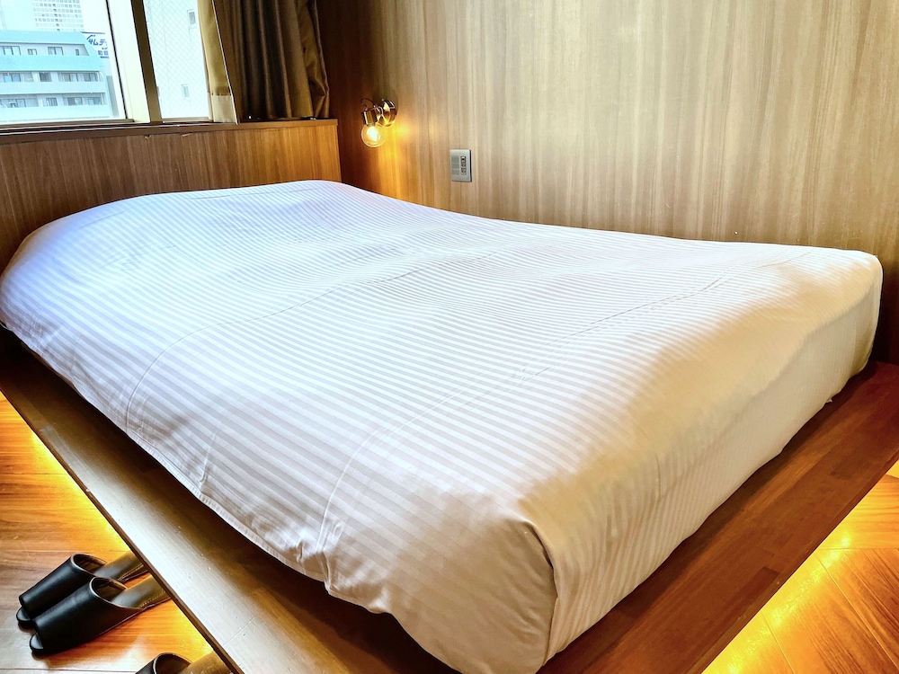 ダブルルーム (バストイレ付) 客室3 | アンドホステル本町イースト