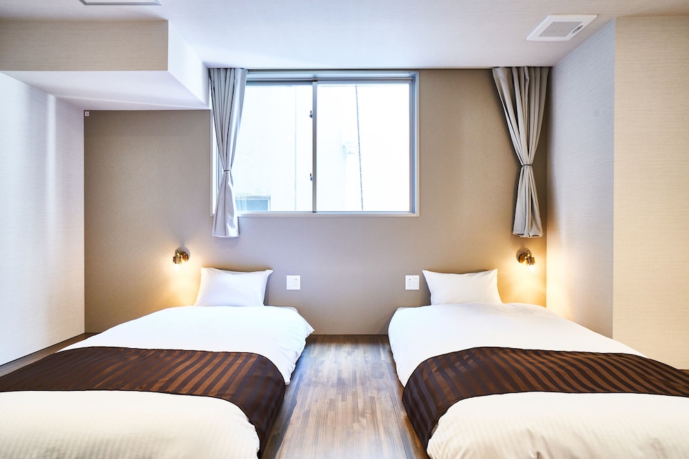 ツインルーム 共用バスルーム | アンドホステル本町イースト