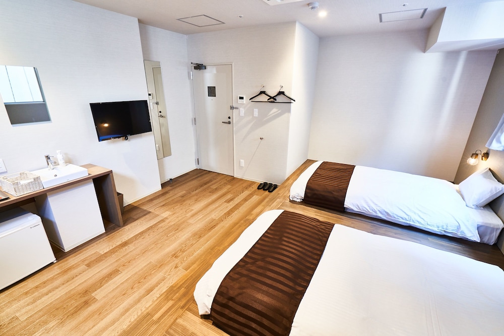 ツインルーム 共用バスルーム 客室2 | アンドホステル本町イースト