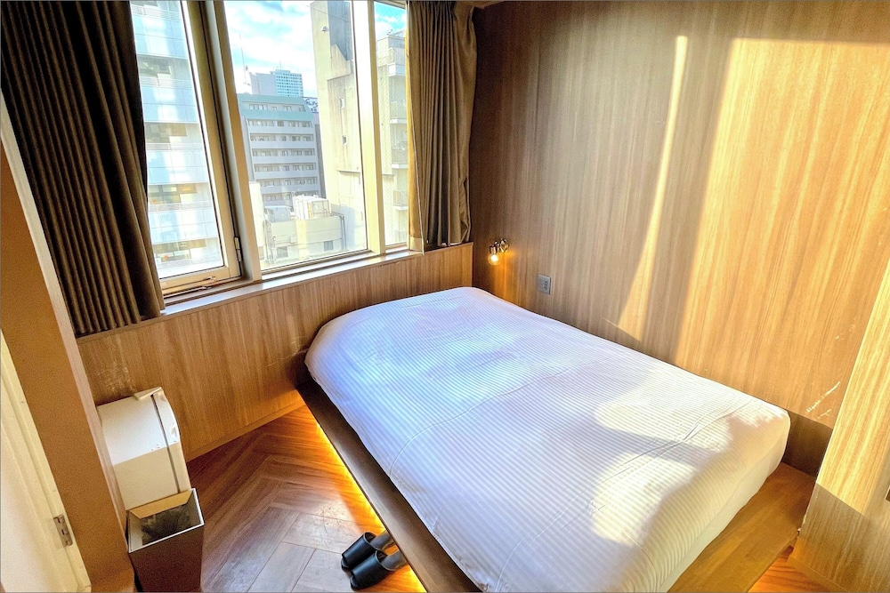 ダブルルーム (バストイレ付) 客室4 | アンドホステル本町イースト