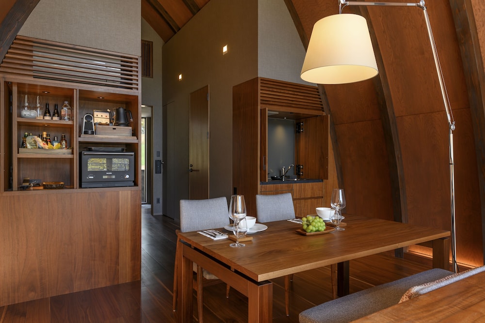 ラグジュアリー ヴィラ (15時チェックイン-10時チェックアウト)ご到着日15時からご出発日10時までご滞在(1室4名様でご利用の場合、リビングにエキストラベッド1台をご用意いたします) 専用キッチン0 | ANDARU COLLECTION NISEKO