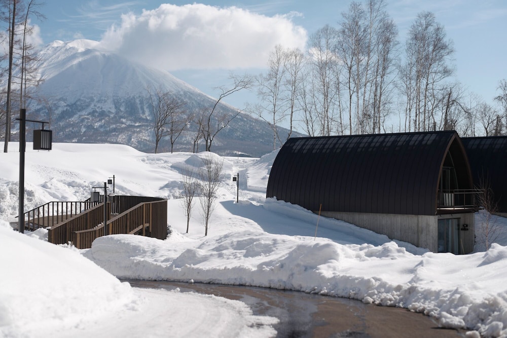 ラグジュアリー ヴィラ (15時チェックイン-10時チェックアウト)ご到着日15時からご出発日10時までご滞在(1室4名様でご利用の場合、リビングにエキストラベッド1台をご用意いたします) 部屋からの景観0 | ANDARU COLLECTION NISEKO
