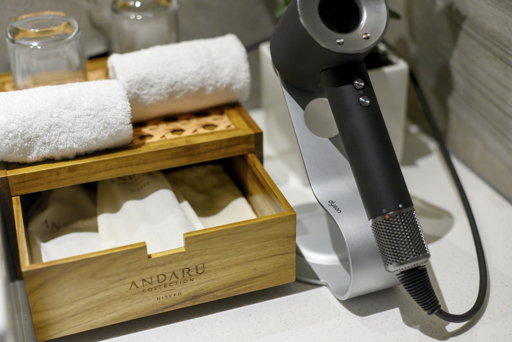 ラグジュアリー ヴィラ (15時チェックイン-10時チェックアウト)ご到着日15時からご出発日10時までご滞在(1室4名様でご利用の場合、リビングにエキストラベッド1台をご用意いたします) バスルーム0 | ANDARU COLLECTION NISEKO