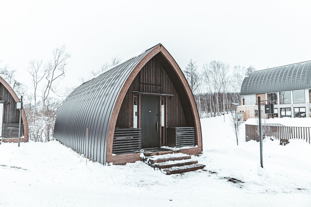 ラグジュアリー ヴィラ (15時チェックイン-10時チェックアウト)ご到着日15時からご出発日10時までご滞在(1室4名様でご利用の場合、リビングにエキストラベッド1台をご用意いたします) 客室17 | ANDARU COLLECTION NISEKO