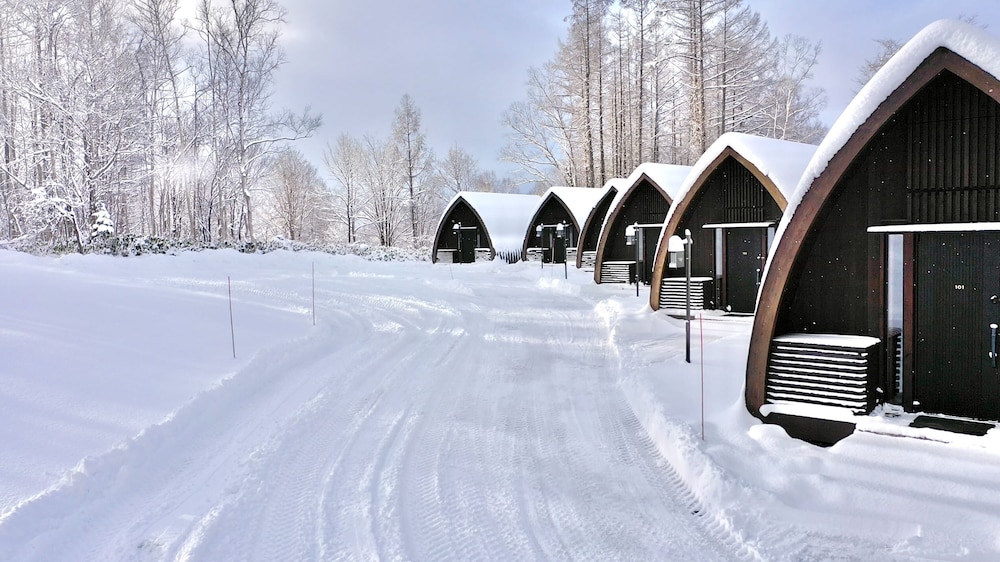 ラグジュアリー ヴィラ (15時チェックイン-10時チェックアウト)ご到着日15時からご出発日10時までご滞在(1室4名様でご利用の場合、リビングにエキストラベッド1台をご用意いたします) 外観1 | ANDARU COLLECTION NISEKO