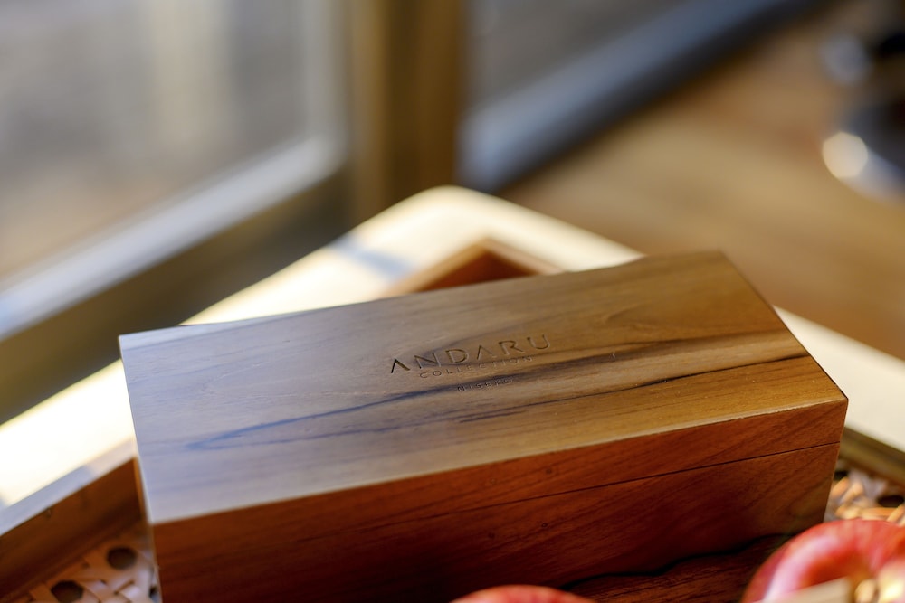 ラグジュアリー ヴィラ (15時チェックイン-10時チェックアウト)ご到着日15時からご出発日10時までご滞在(1室4名様でご利用の場合、リビングにエキストラベッド1台をご用意いたします) リビング エリア0 | ANDARU COLLECTION NISEKO