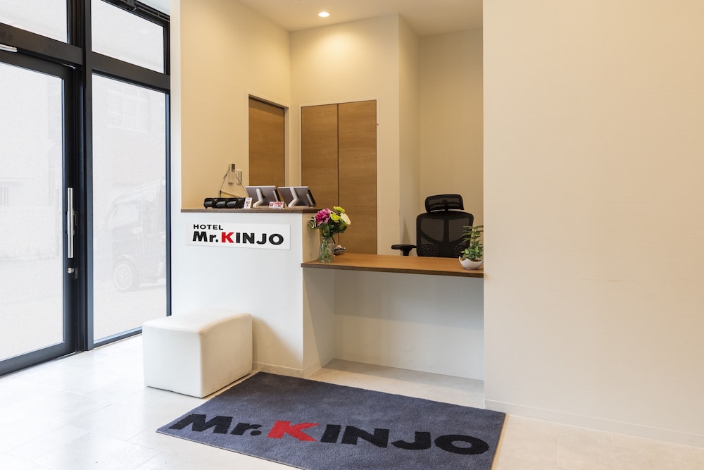 フロント1 | Mr.KINJO in NAHA