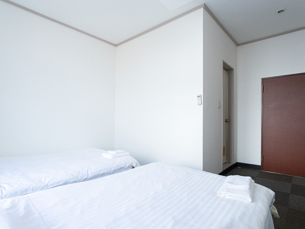 ツインルーム 禁煙 客室2 | HOTEL 鶴 川内