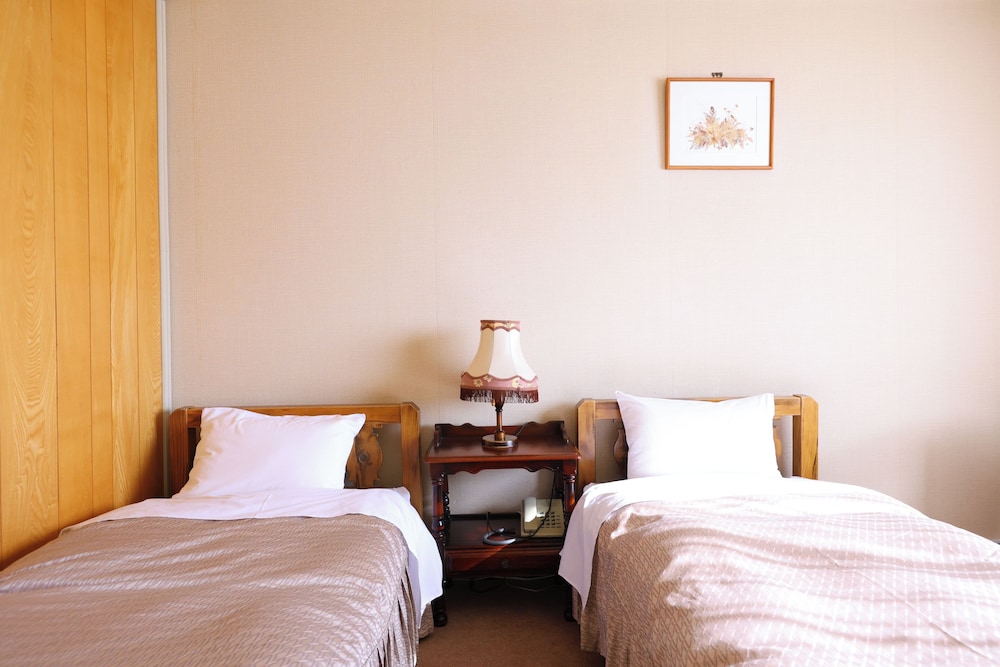 洋室ツイン バストイレ付 客室1 | ホテルタキモト