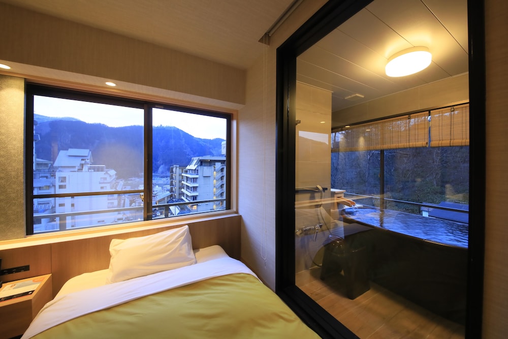 Japanese-Western style room with hot spring bath 客室1 | 鳴子風雅