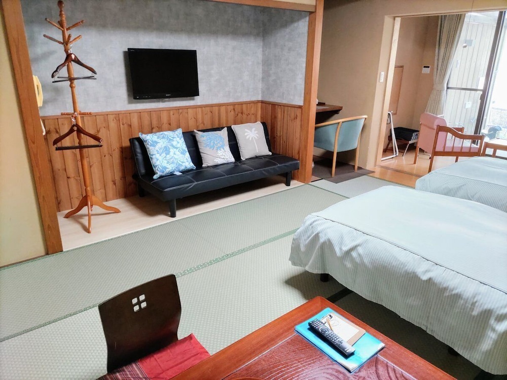 デラックス ルーム 客室2 | 浜辺の湯 下田荘