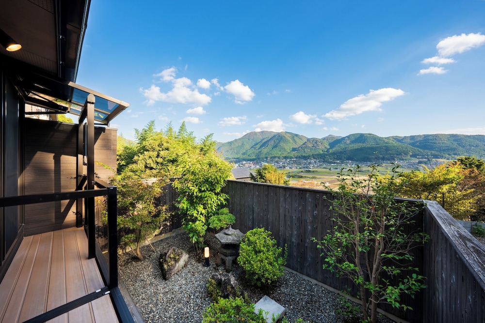 離れ 和洋室 露天風呂付 客室2 | 由布院 ZEN