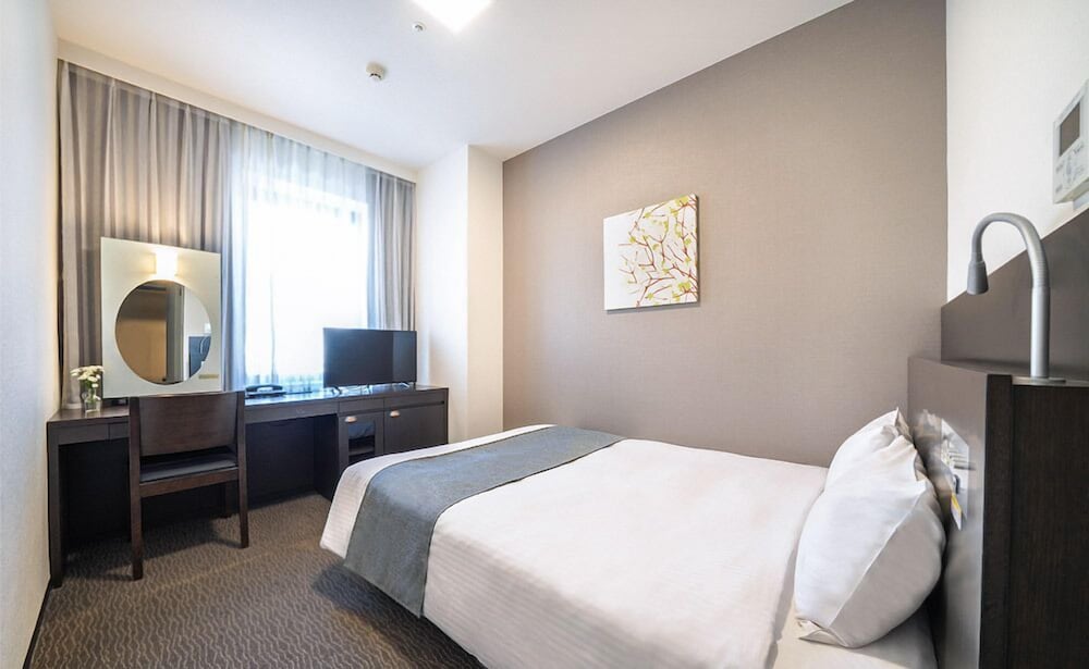 セミダブルルーム (B) ダブルベッド1台 禁煙 | 大阪空港ホテル